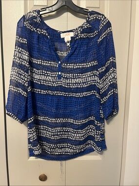7/$20 Joe Fresh Royal Blue & White Patterned Henley Blouse